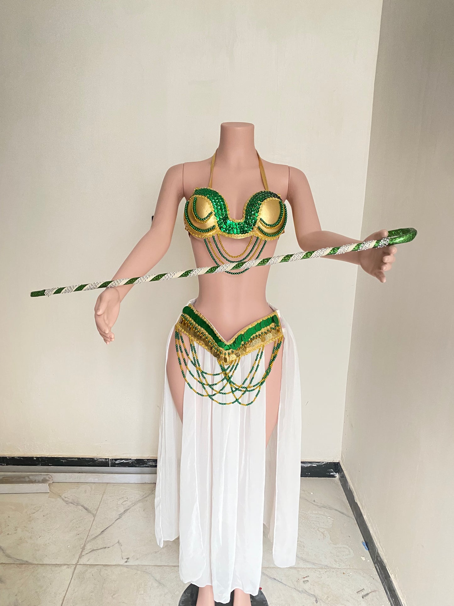 بدلة رقص ثلاثة قطع